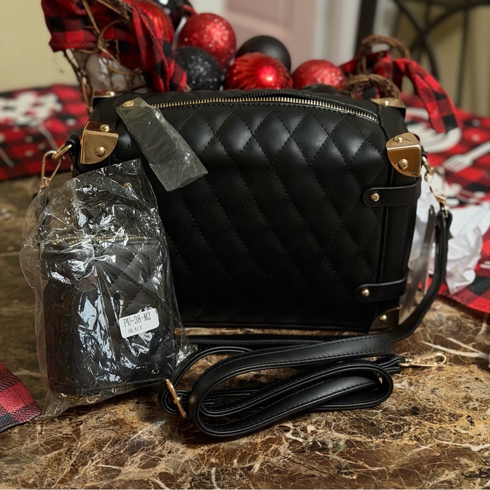 Chic Black Quilted Crossbody Bag